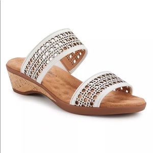 Walking Cradles Women’s Slide